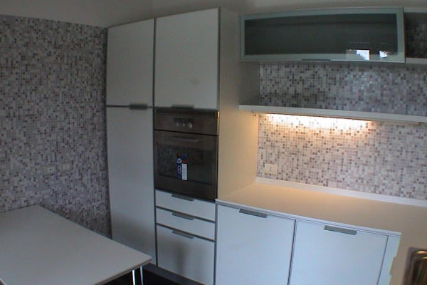Progettazione e realizzazione cucina sospesa 